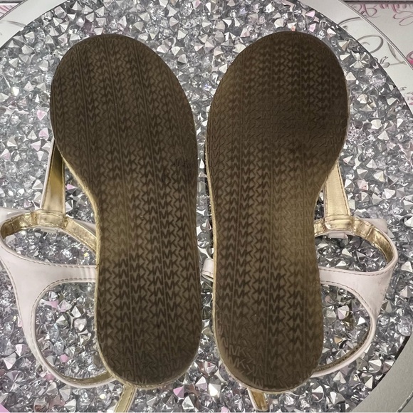 Michael Kors sandals gold charm MK logo white buckle ankle detail slip on - Picture 9 of 9